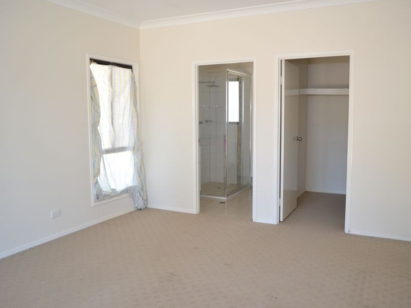 314 Edinburgh Drive, Mount Hallen QLD 4312