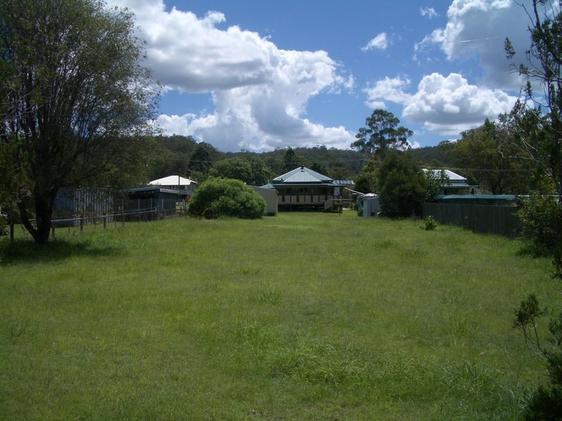 3 Edward Street, Esk QLD 4312