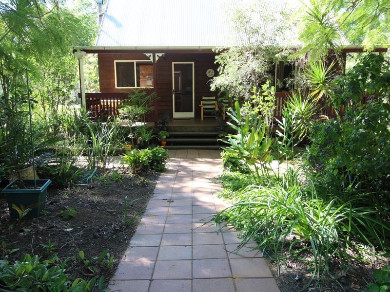 33 Countess Court, Mount Hallen QLD 4312