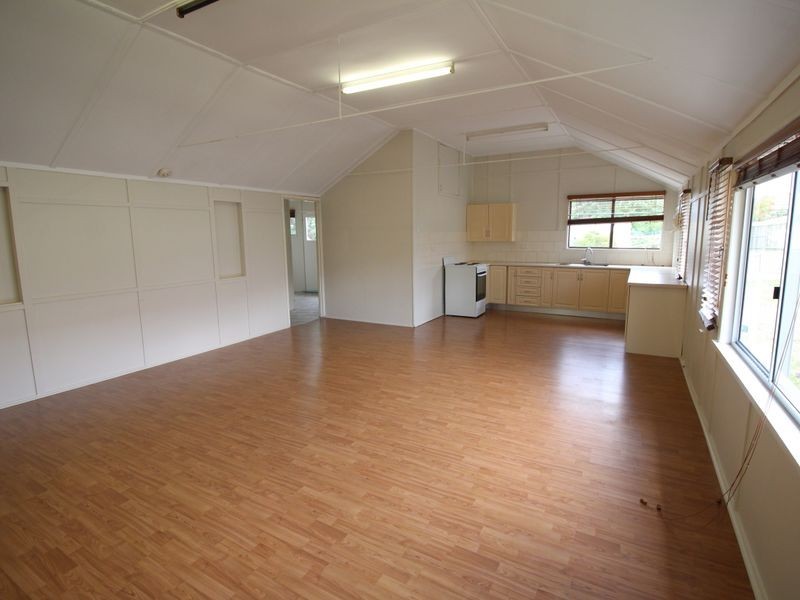 10 Cairnscroft Street, Toogoolawah QLD 4313