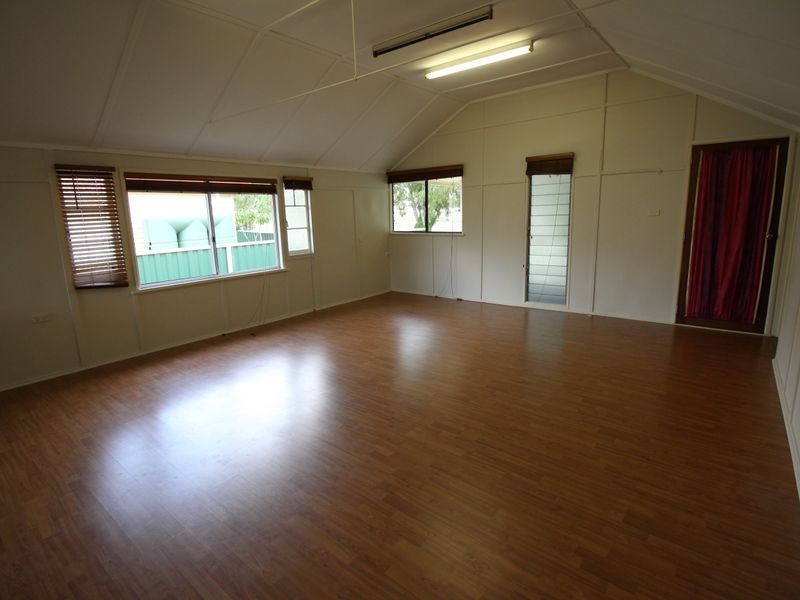 10 Cairnscroft Street, Toogoolawah QLD 4313