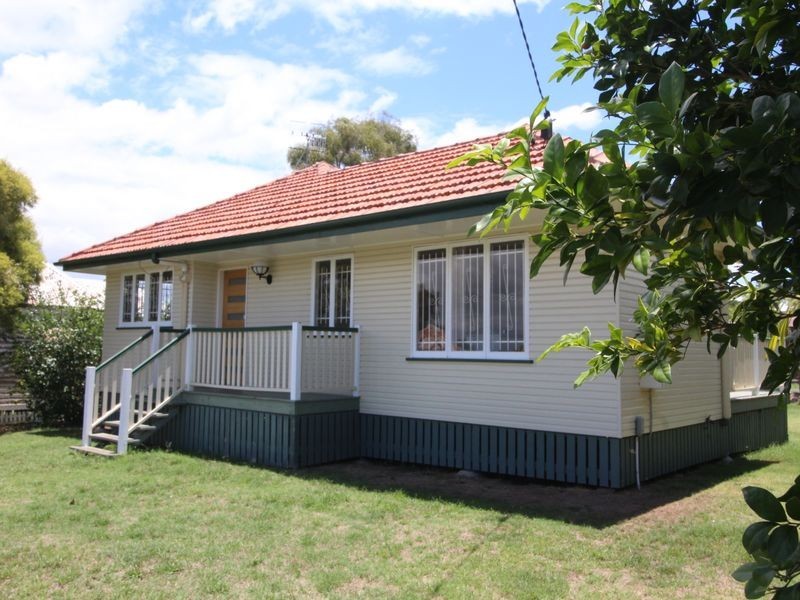 35 Cairnscroft Street, Toogoolawah QLD 4313