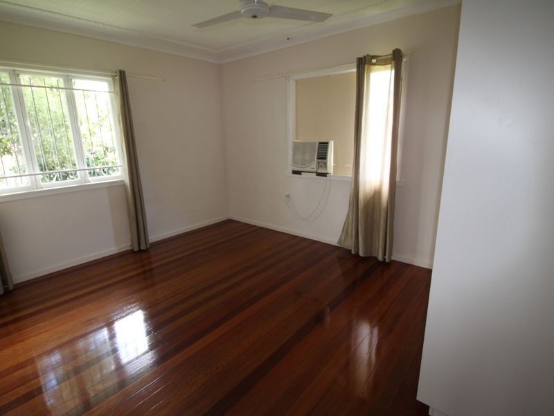 35 Cairnscroft Street, Toogoolawah QLD 4313