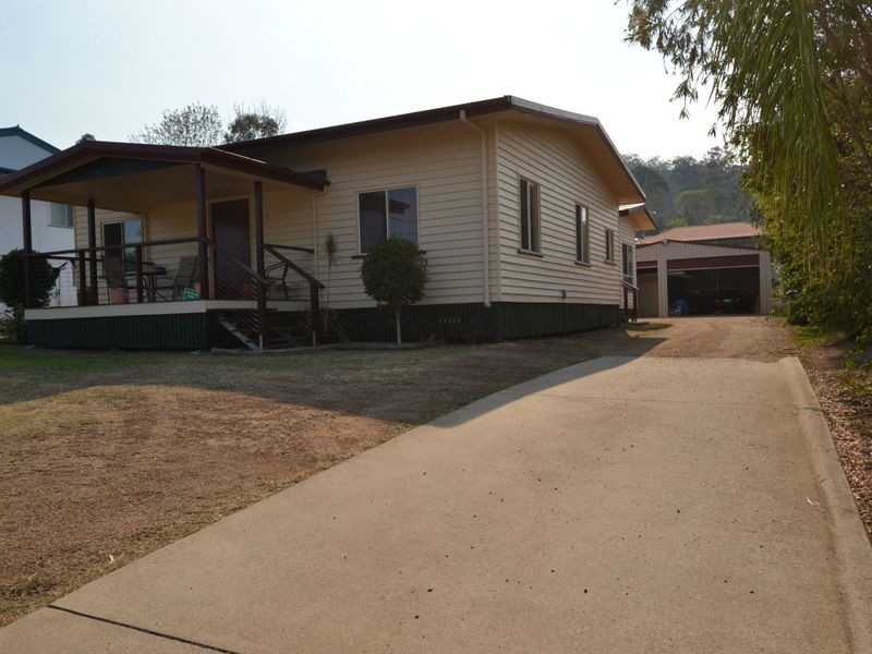 27 Down Street, Esk QLD 4312