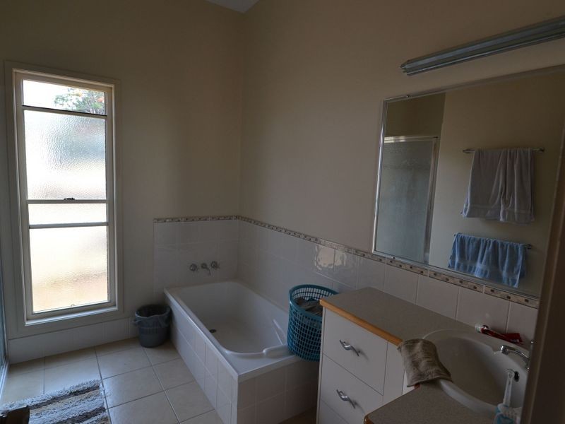 27 Down Street, Esk QLD 4312