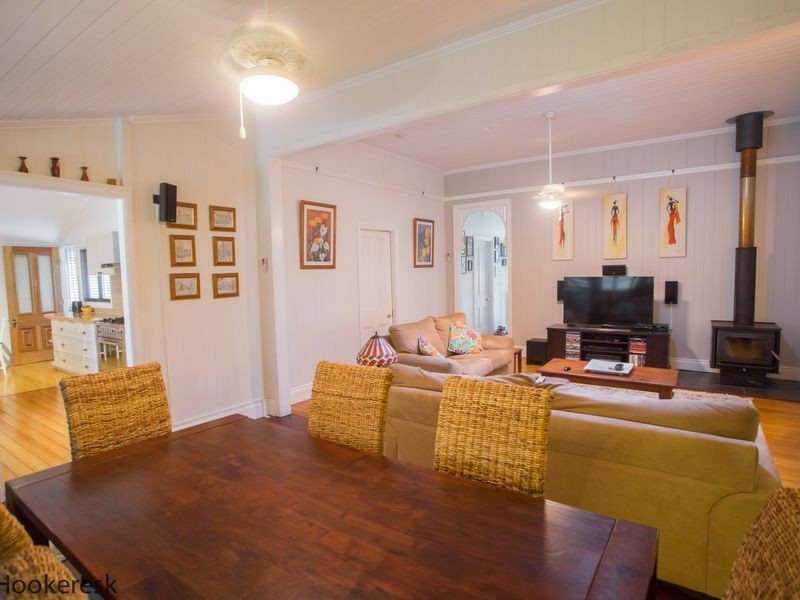 32 Barbour Street, Esk QLD 4312