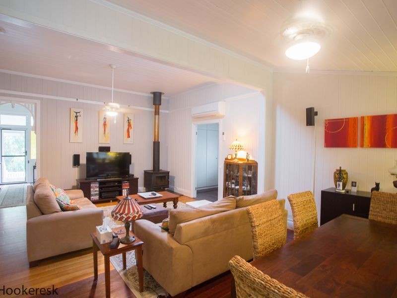 32 Barbour Street, Esk QLD 4312