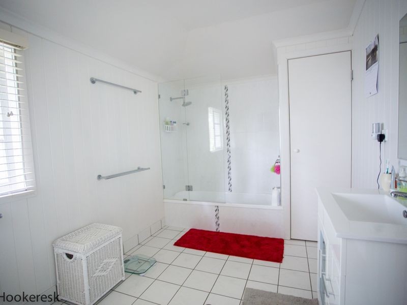 32 Barbour Street, Esk QLD 4312