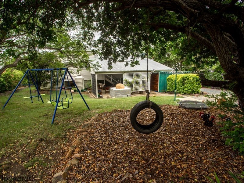 32 Barbour Street, Esk QLD 4312