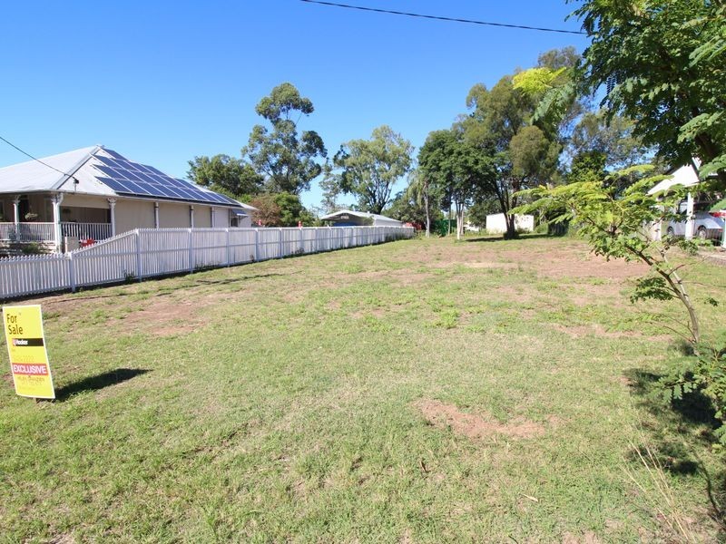 12 Elizabeth Street, Esk QLD 4312