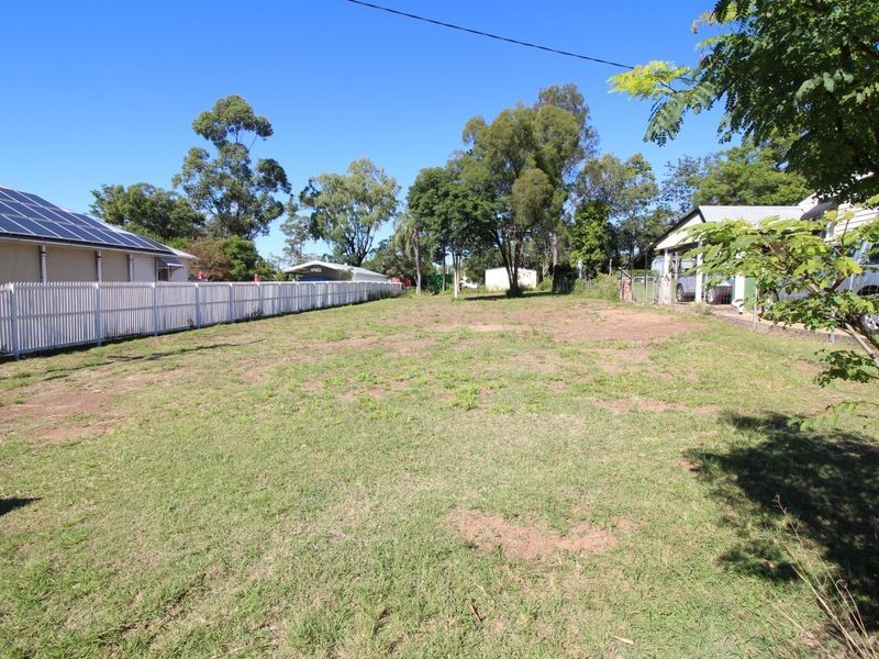 12 Elizabeth Street, Esk QLD 4312