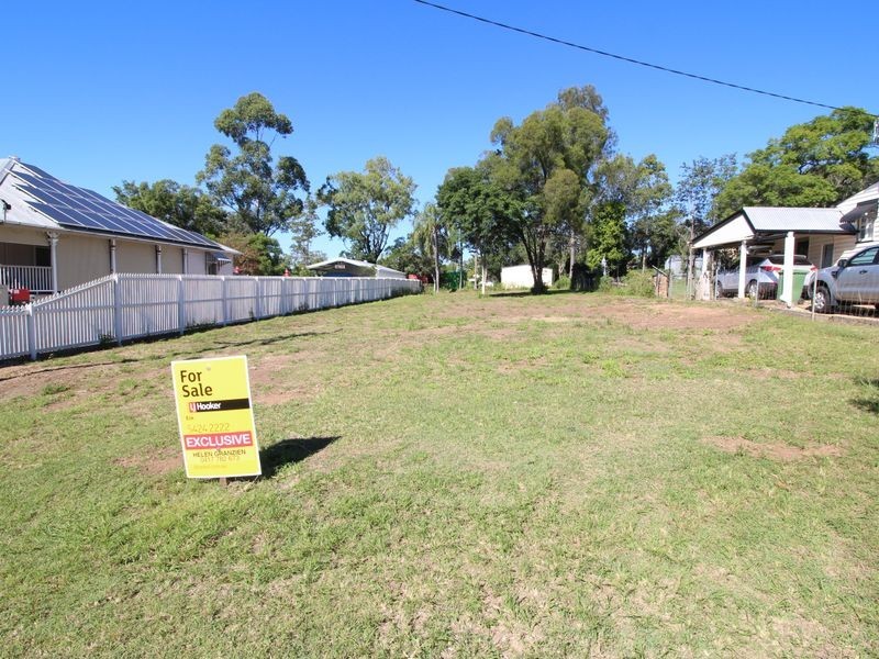 12 Elizabeth Street, Esk QLD 4312