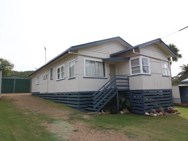 9 Mack Street, Esk QLD 4312