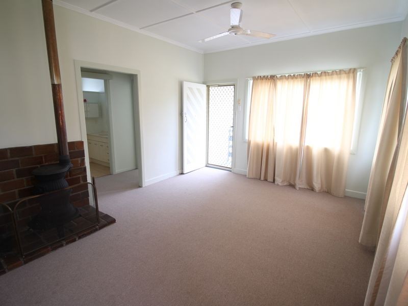 9 Mack Street, Esk QLD 4312