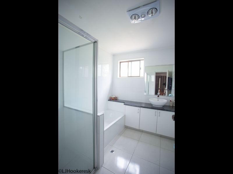 525 Willaura Drive, Mount Hallen QLD 4312