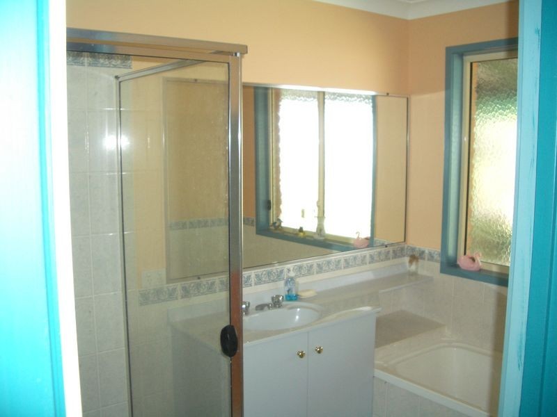 247 Edinburgh Drive, Mount Hallen QLD 4312