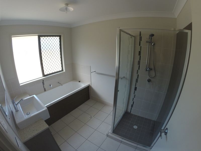 77 Cambridge Drive, Mount Hallen QLD 4312