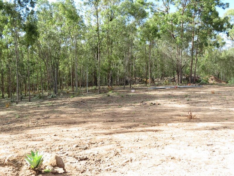 77 Cambridge Drive, Mount Hallen QLD 4312