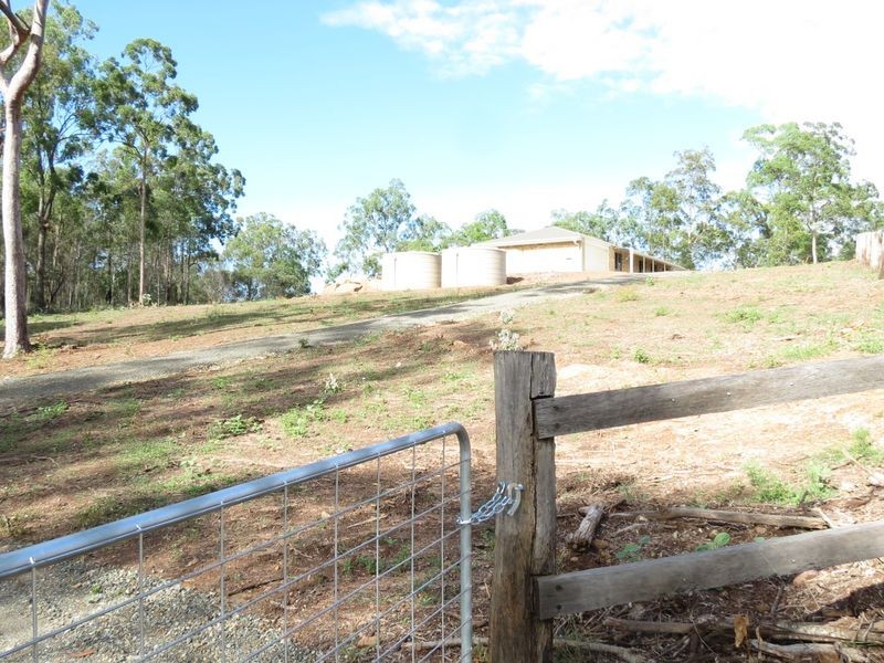 77 Cambridge Drive, Mount Hallen QLD 4312