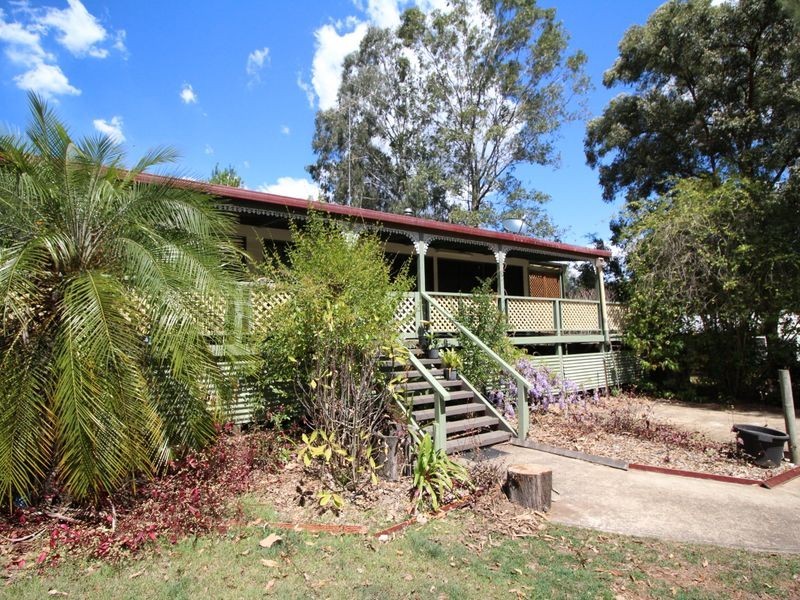68 Pine Crescent, Esk QLD 4312