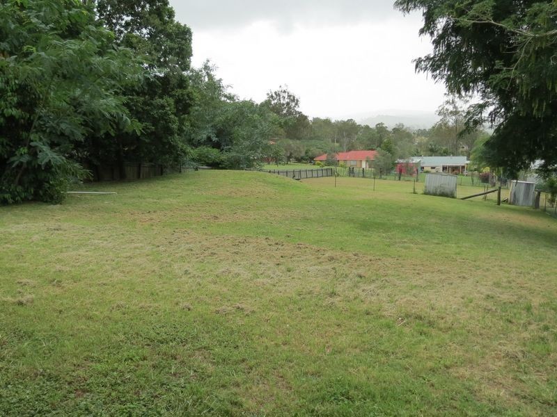 13 Hill Street, Esk QLD 4312