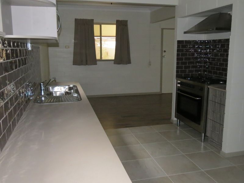 13 Hill Street, Esk QLD 4312