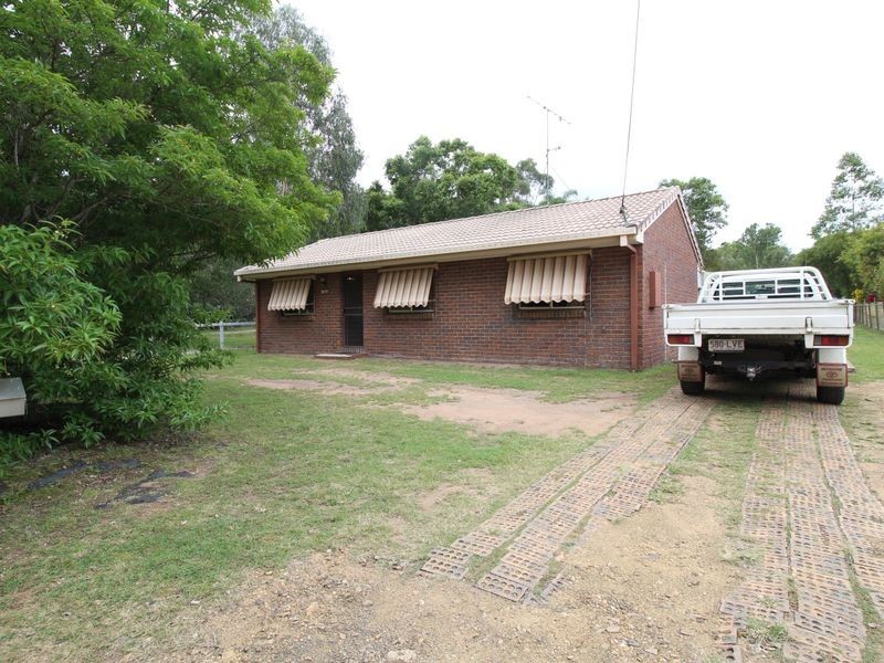 36 Middle Street, Esk QLD 4312
