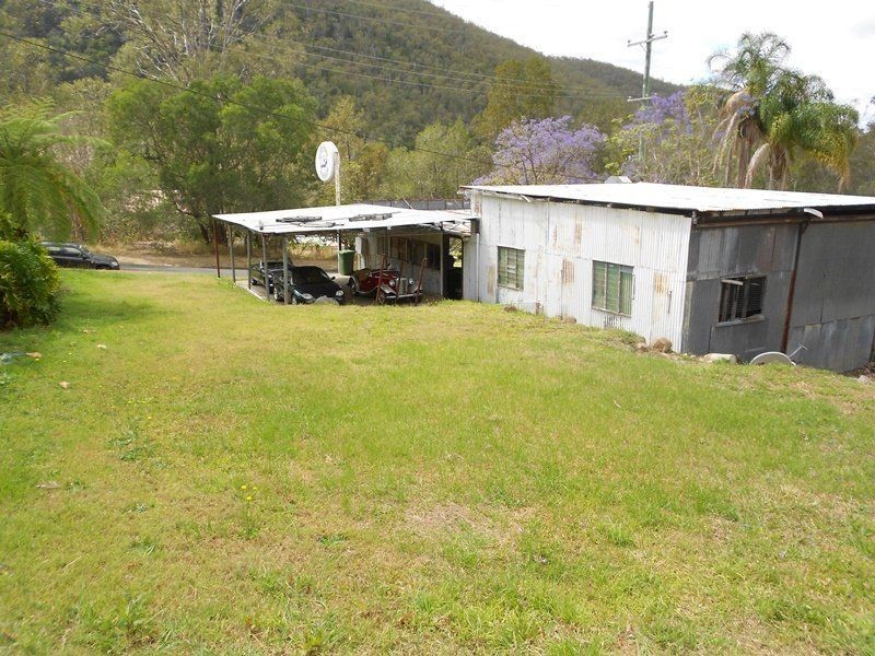 17 King Street, Somerset Dam QLD 4312