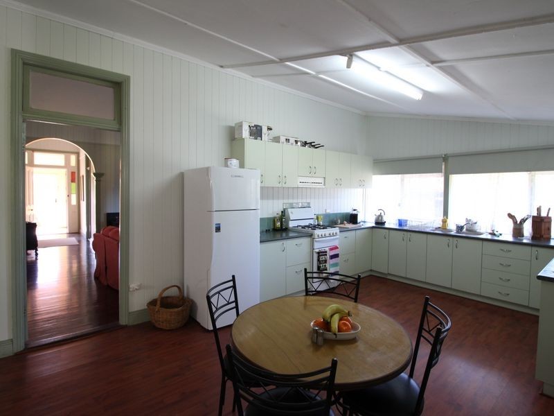 32 Elizabeth Street, Esk QLD 4312