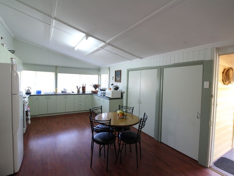 32 Elizabeth Street, Esk QLD 4312