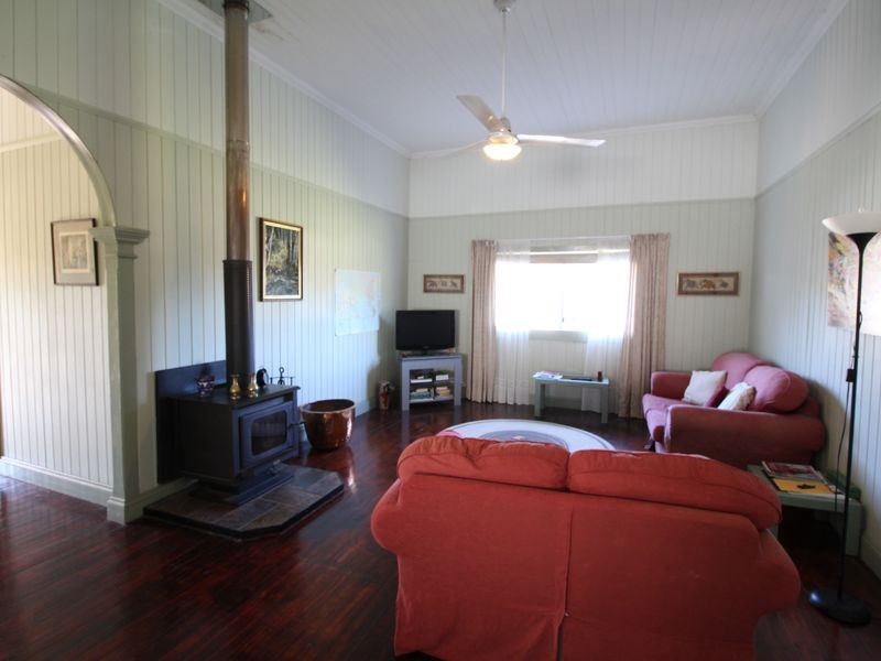 32 Elizabeth Street, Esk QLD 4312