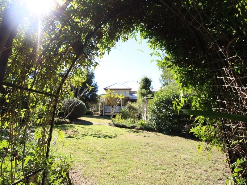 32 Elizabeth Street, Esk QLD 4312
