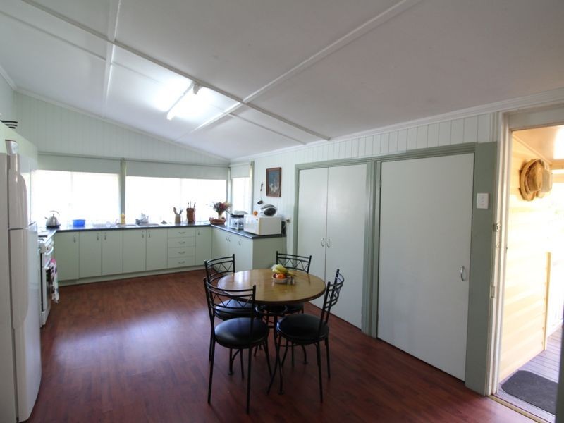 32 Elizabeth Street, Esk QLD 4312