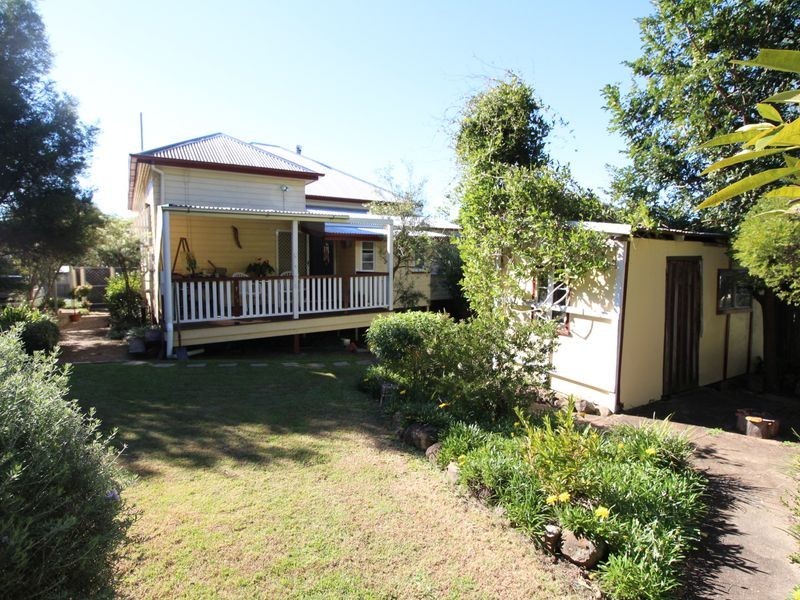 32 Elizabeth Street, Esk QLD 4312