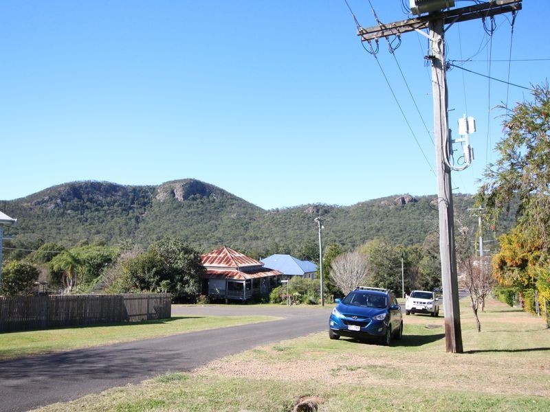 32 Elizabeth Street, Esk QLD 4312