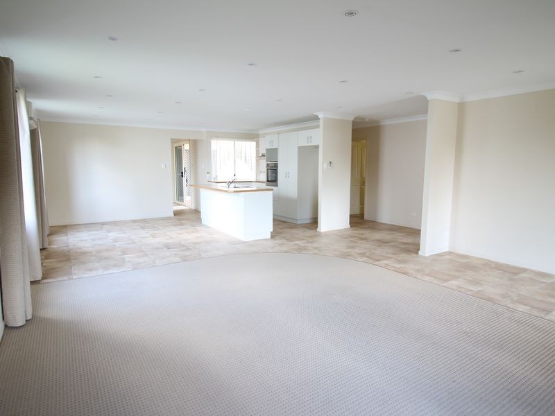 27 Down Street, Esk QLD 4312