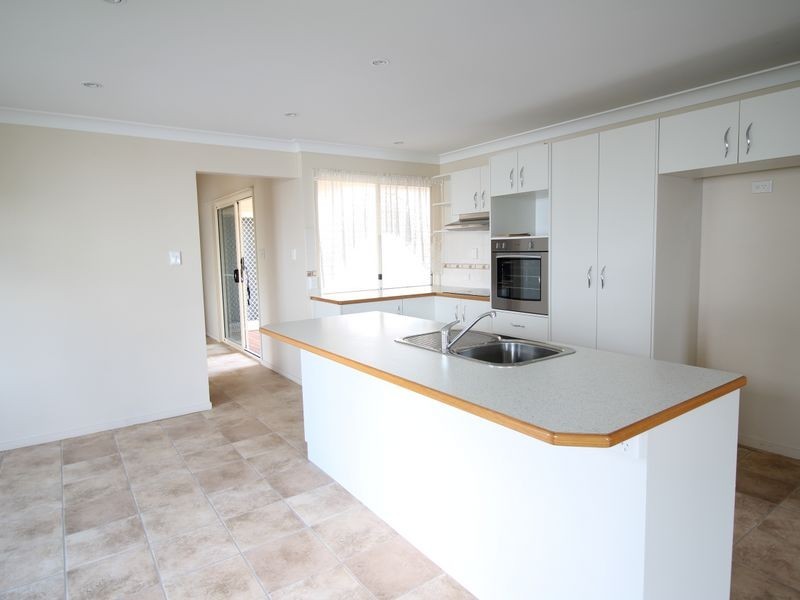 27 Down Street, Esk QLD 4312