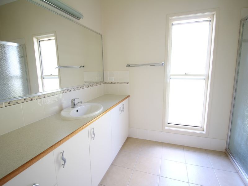 27 Down Street, Esk QLD 4312