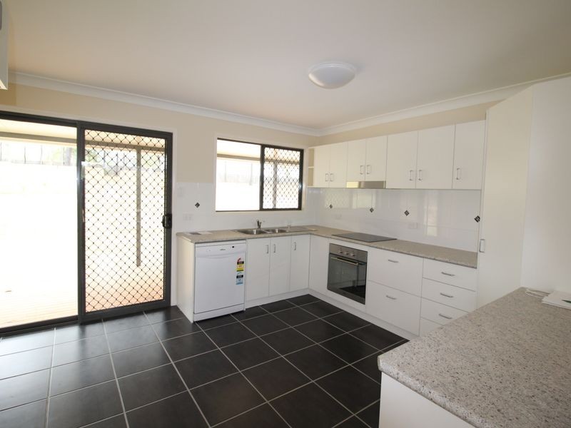 6 Balmoral Court, Mount Hallen QLD 4312