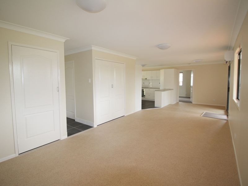 6 Balmoral Court, Mount Hallen QLD 4312