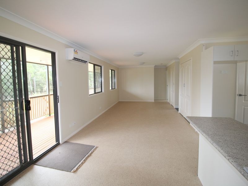 6 Balmoral Court, Mount Hallen QLD 4312