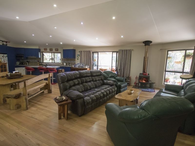 19 Middle Street, Esk QLD 4312