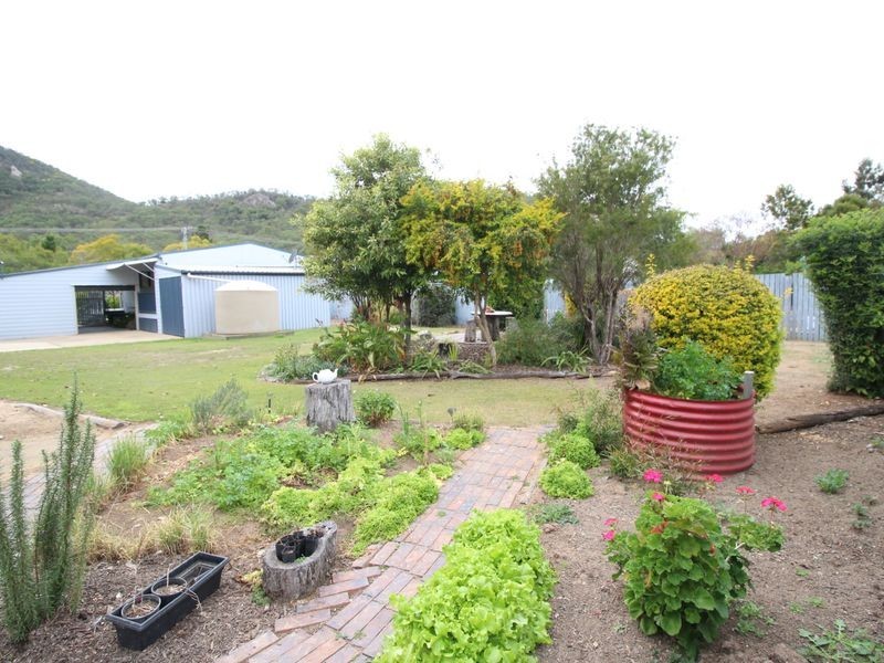 24 Russell Street, Esk QLD 4312