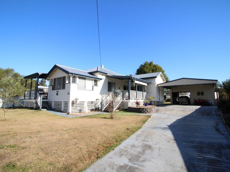 26 Russell Street, Esk QLD 4312
