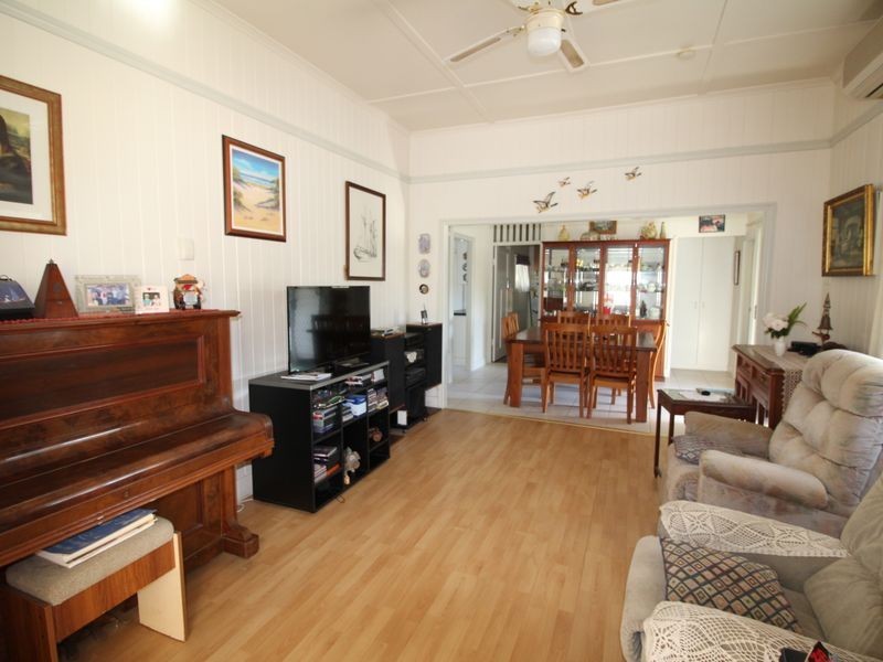 26 Russell Street, Esk QLD 4312