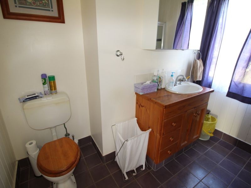 26 Russell Street, Esk QLD 4312