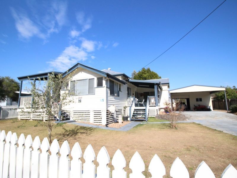 26 Russell Street, Esk QLD 4312