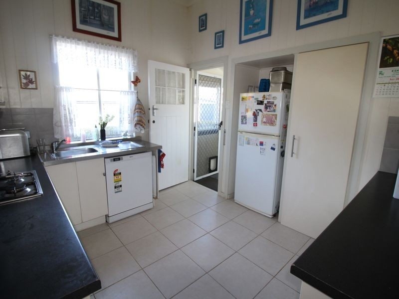 26 Russell Street, Esk QLD 4312