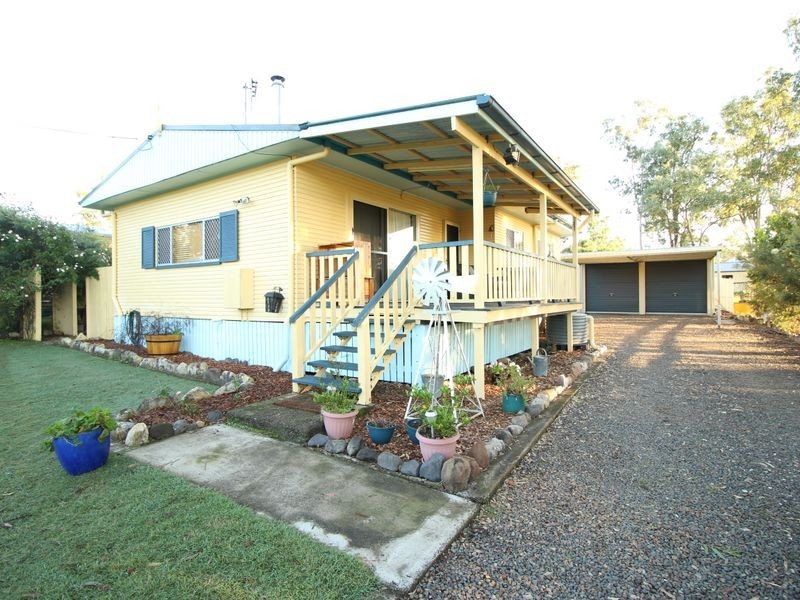 17 Mary Street, Toogoolawah QLD 4313