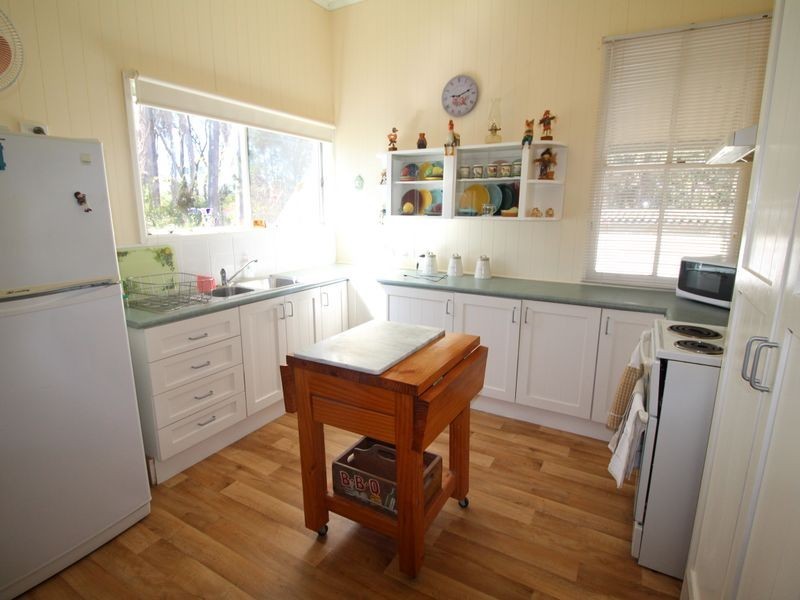 24 Barbour Street, Esk QLD 4312